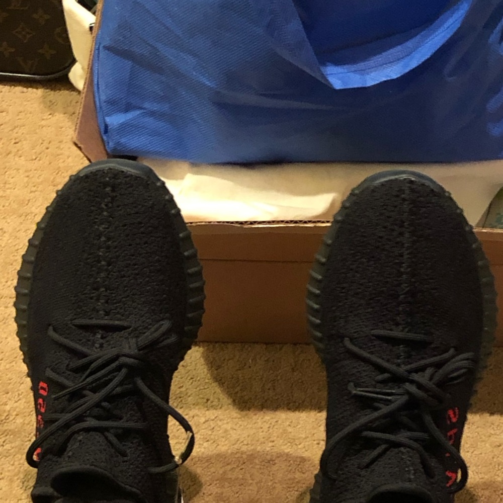 Yeezy 350 v2 bred